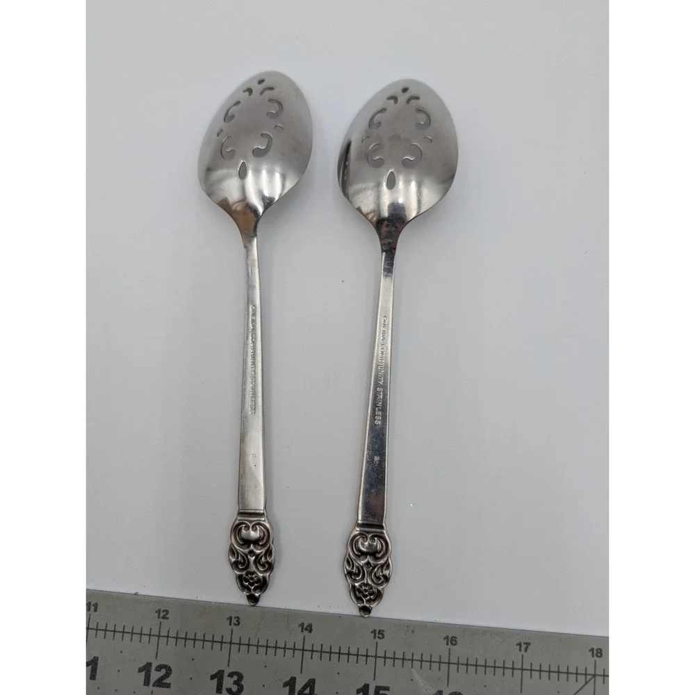 Oneida‎ Community Pierced Serving Spoon Vinland Lot of  2